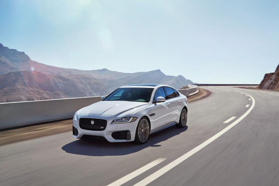  Jaguar XF S AWD 2015 года  (фото 30 из 43)